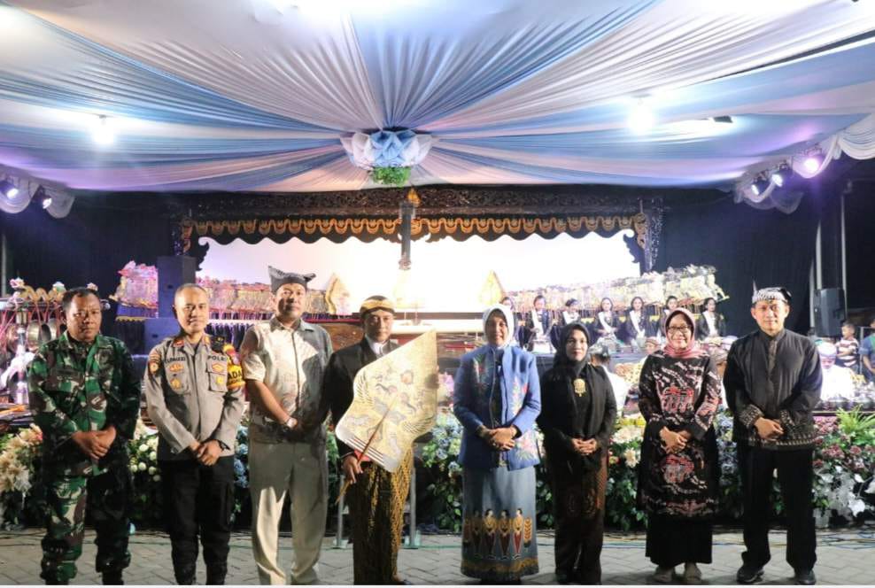 Pagelaran Wayang Kulit di Banjarejo, Wabup Bojonegoro Ingatkan Pentingnya Gizi Sehat untuk Anak